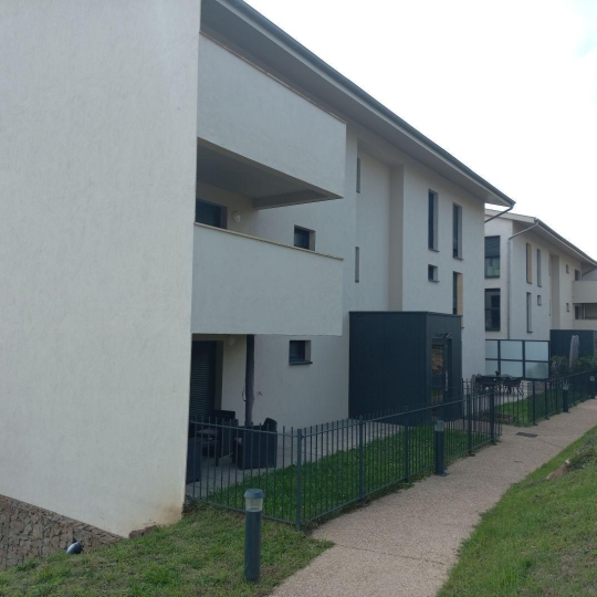 Annonces BOIS D'OINGT : Appartement | L'ARBRESLE (69210) | 66.00m2 | 245 000 € 